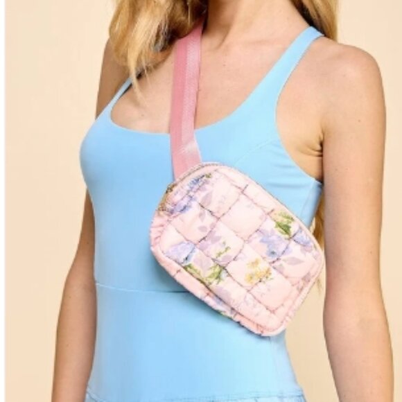 Puffy Floral Quilted Fanny Pack in Pink🆕 🏃♀️⚡🚚💥 - Picture 3 of 8